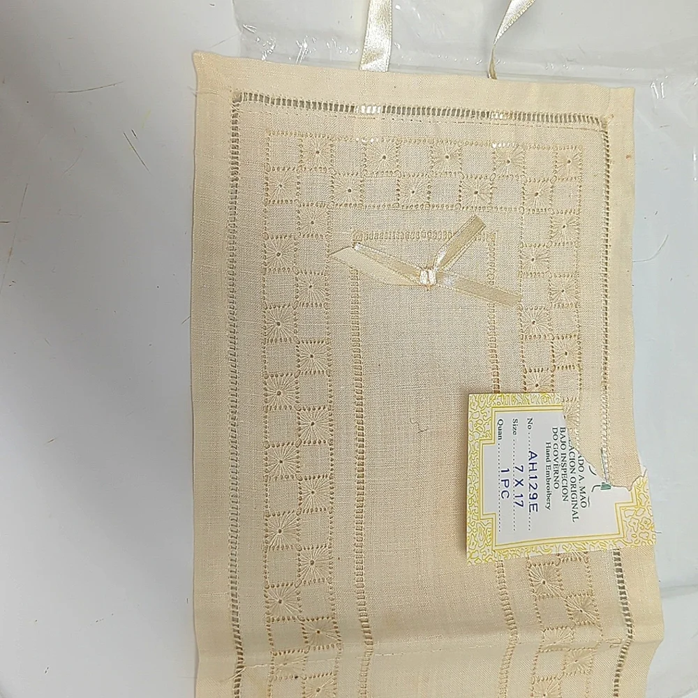 Hand embroidered linen toilet paper hanger